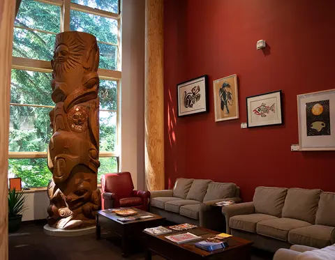 sitting area in Kaku-Ixt Mana Ina Haws